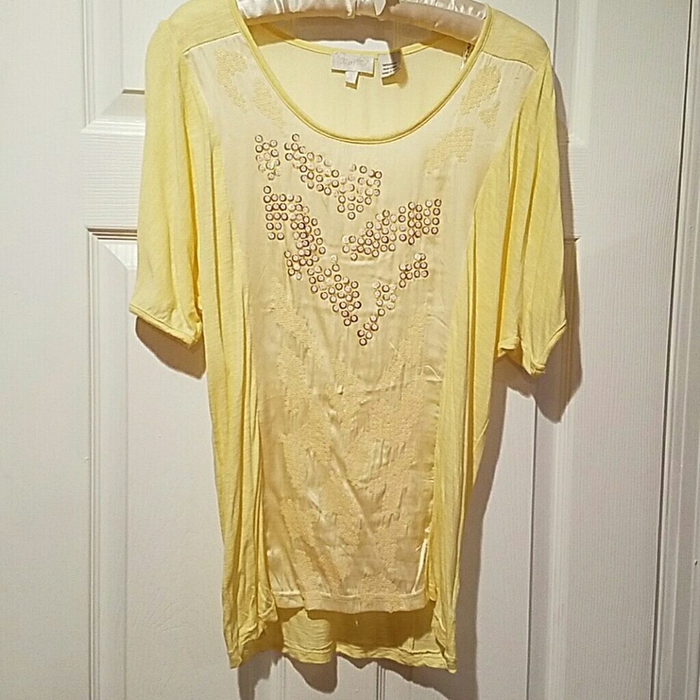 Short sleeve yellow shirt
