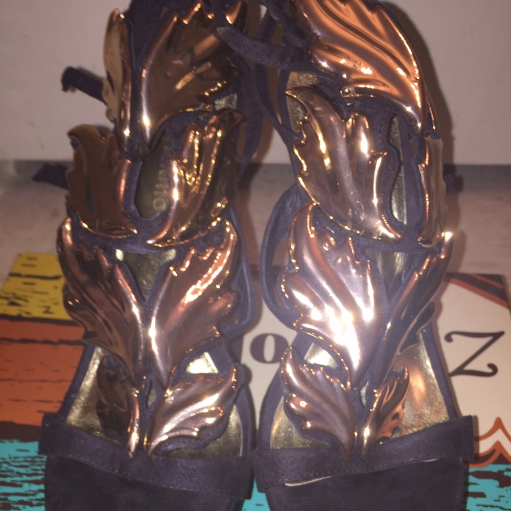 Shoes - Picture 2 of 3