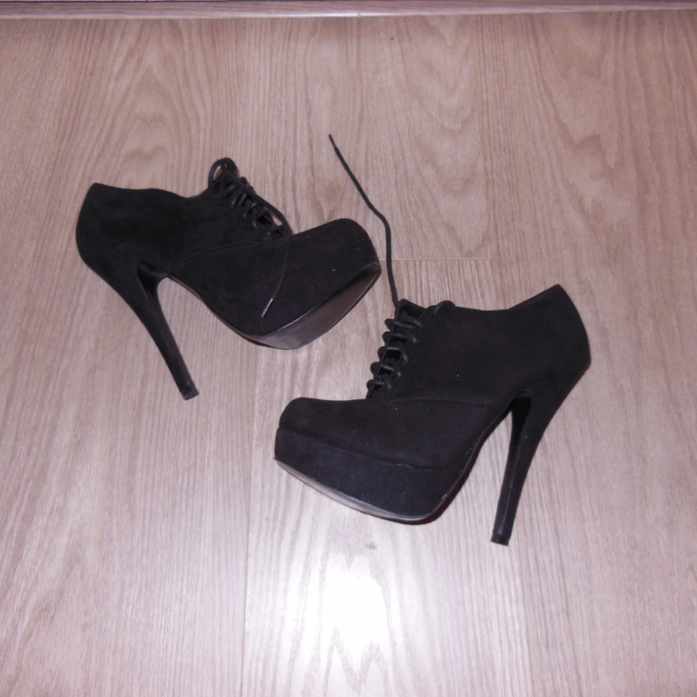4 inch black suede booties F21
