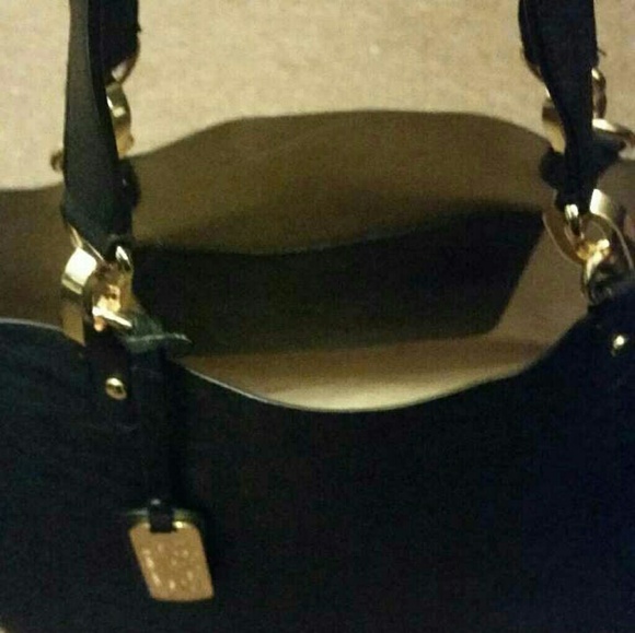 Handbags - Picture 2 of 4