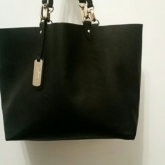 Handbags - Picture 3 of 4
