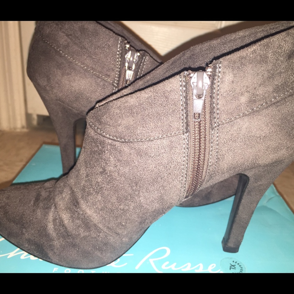 Shoes - Picture 3 of 4