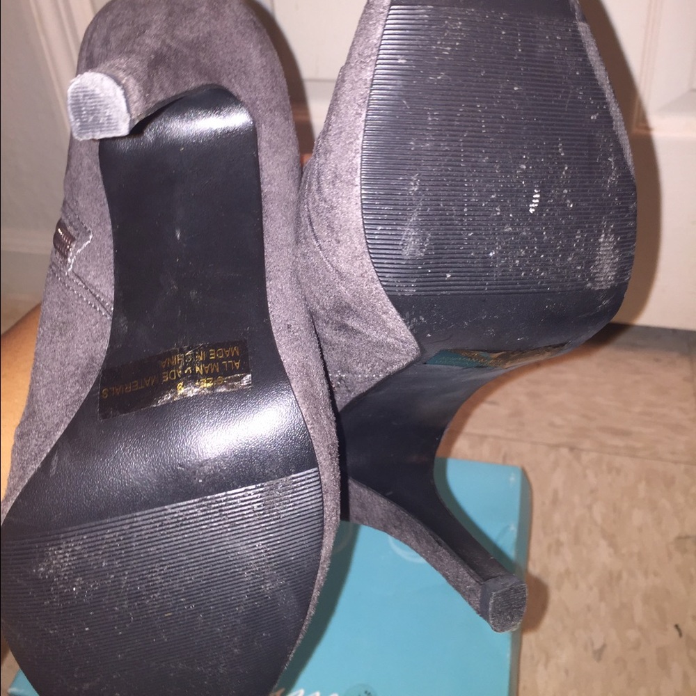 Shoes - Picture 4 of 4