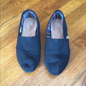 Black TOMS