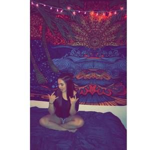 Meet your Posher, Caitlin