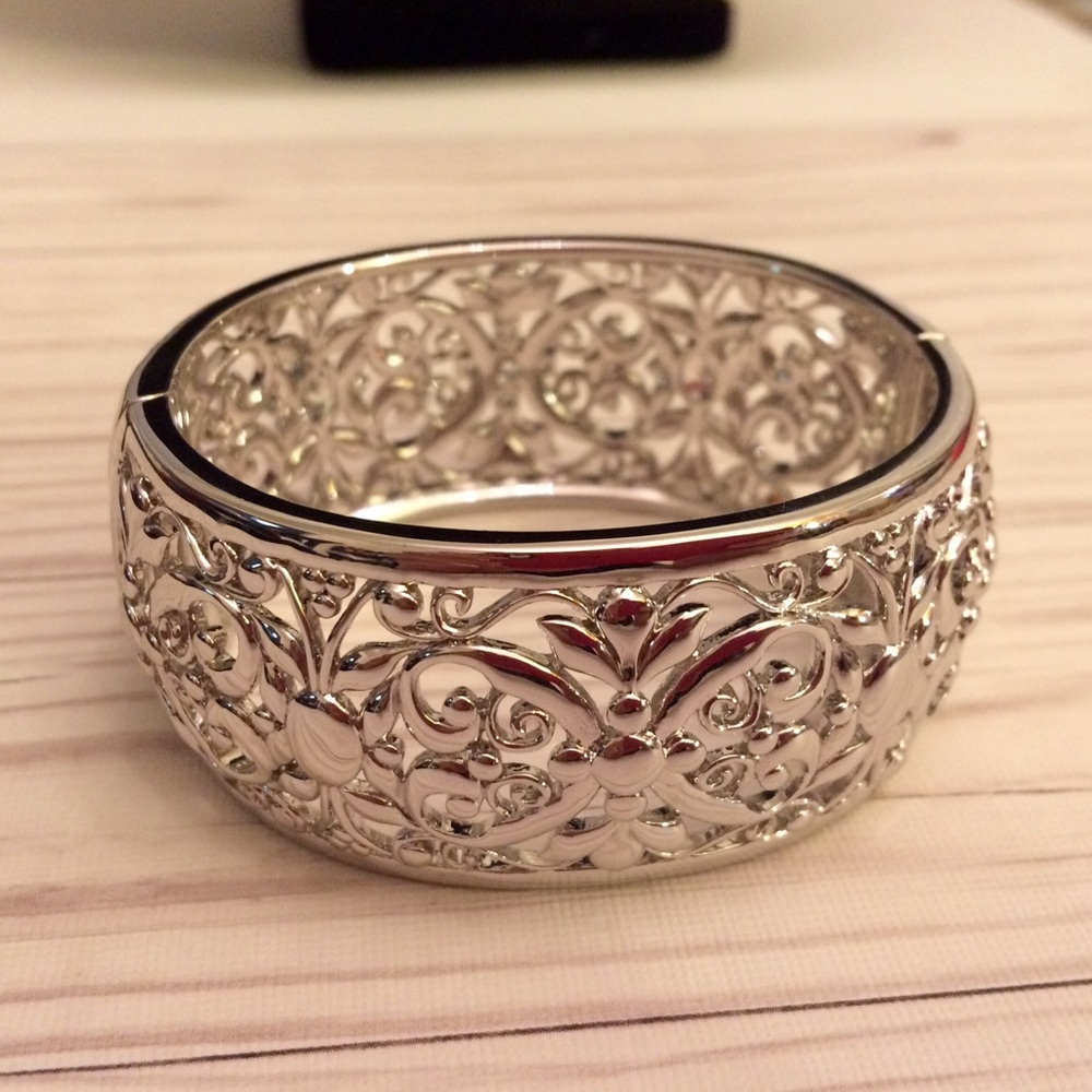 *NEW*Silver Crystal Accent Filigree Wide Bracelet