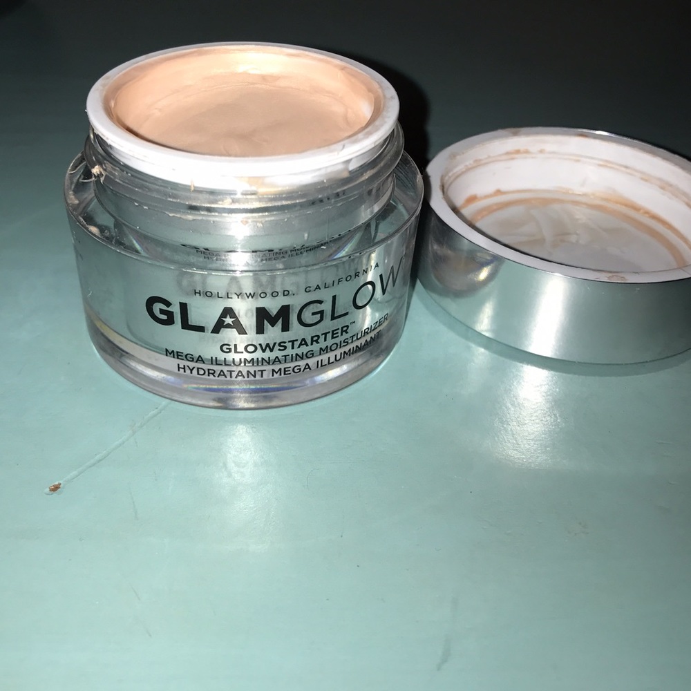 GLAM GLOW mega illuminating moisturizer