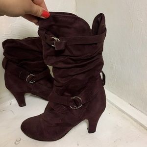Heeled deep purple boots