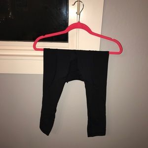 Black lululemon crops