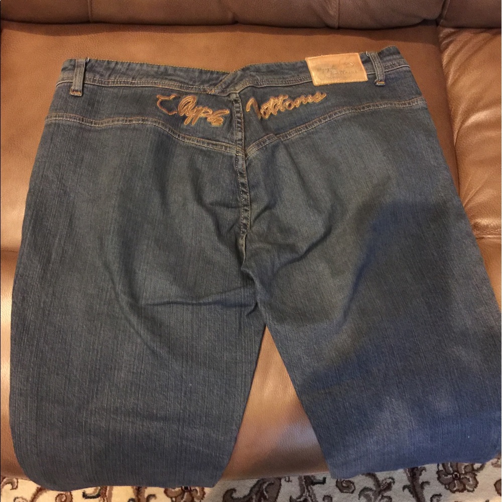 Authentic Apple Bottom Jeans - Picture 2 of 5