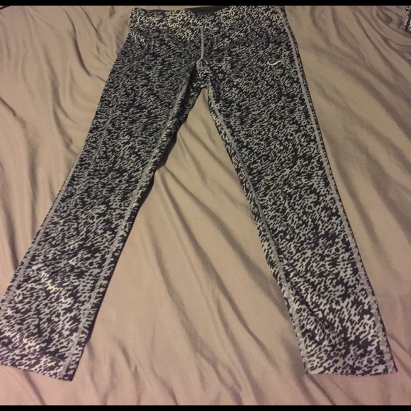 Nike Dri- Fit Crop Leggings - Picture 1 of 1