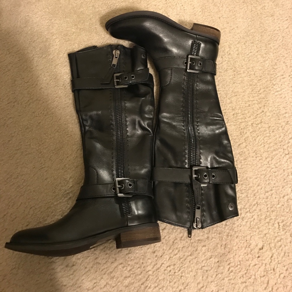 Boots - Picture 4 of 4