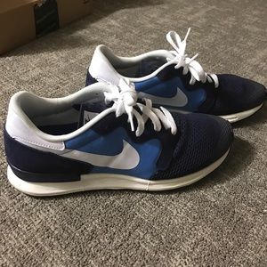 NIKE Air Berwuda 9.5