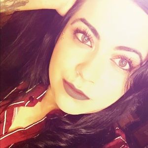 Meet your Posher, Yadira