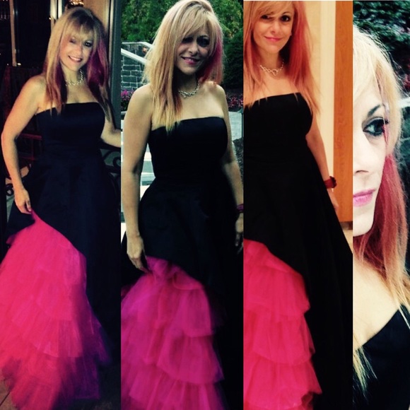 🎈SOLD🎈Betsey Johnson Black & Fushia Gown sz 6 - Picture 1 of 2