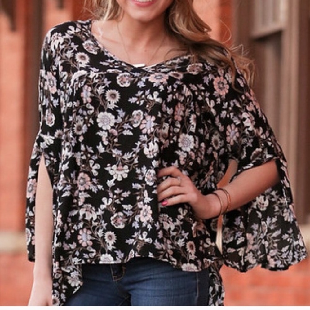 🎉HP🎉Lovely Black Floral High Low Tunic