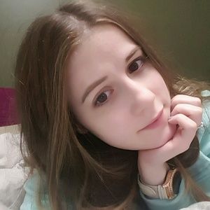 Meet your Posher, Chloe