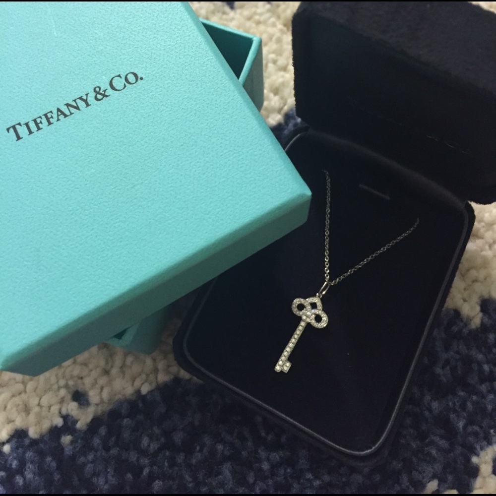 Tiffany&Co Fleur do lis key pendan