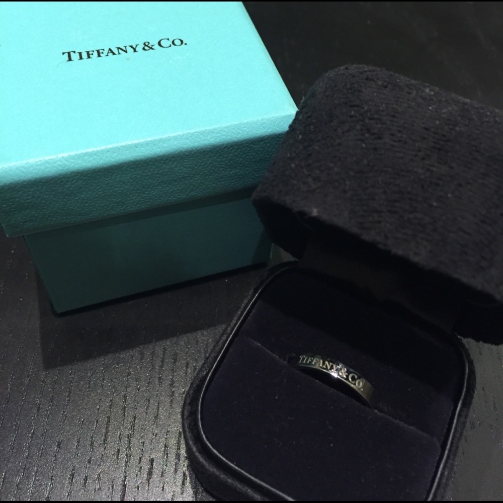 Tiffant&Co ring for woman