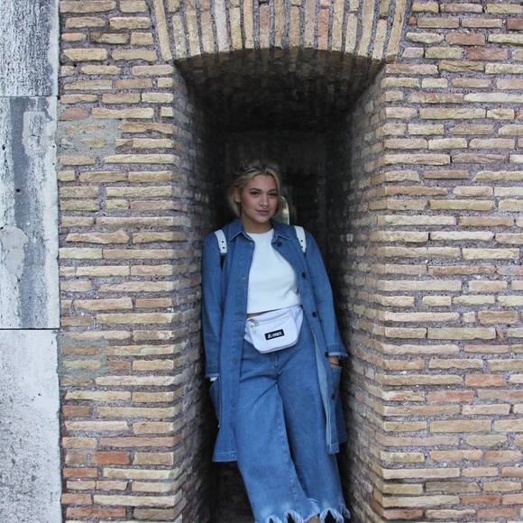 Meet your Posher, Divaa - Picture 1 of 1