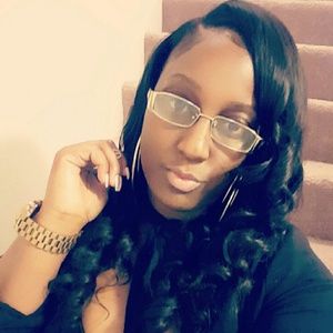 Meet your Posher, Ebony