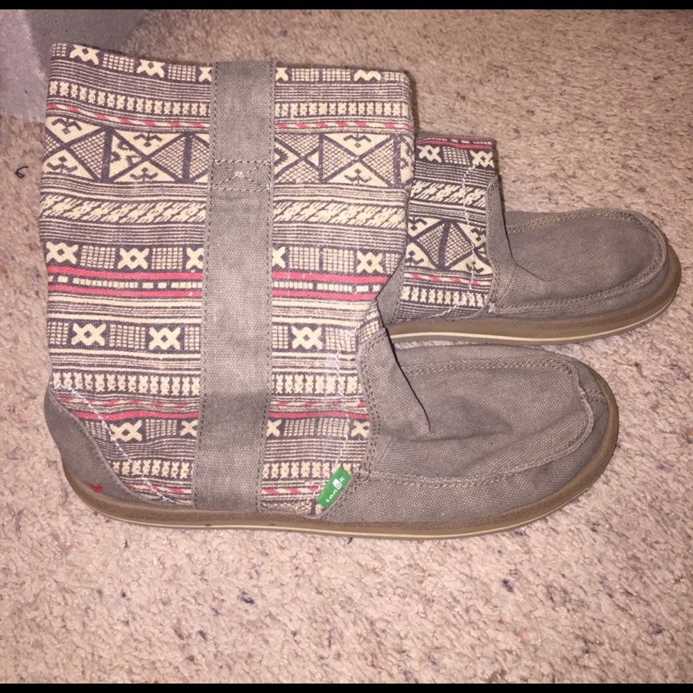 Sanuk boots