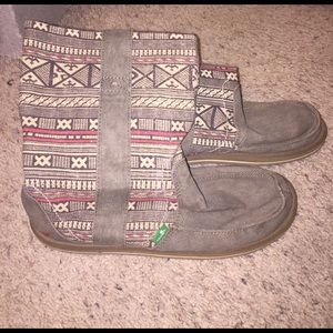 Sanuk boots