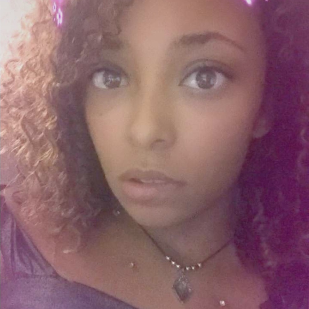 Meet your Posher, Alexus