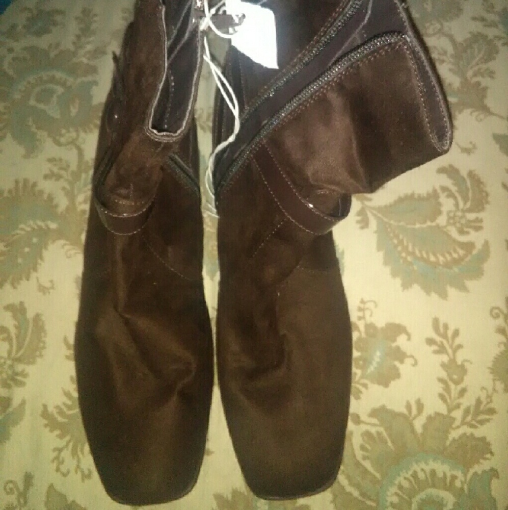 NWOT- Heeled Boots