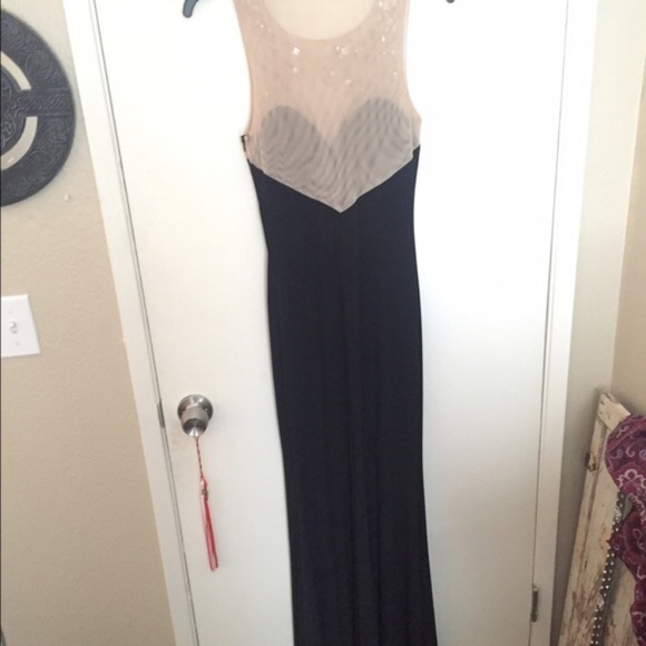 Never Worn Size 5 Black Prom Dress w\ Jewels - Picture 2 of 3