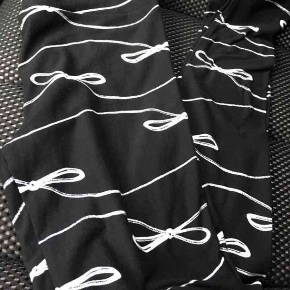 BNWOT LuLaRoe Black Ribbon Leggings