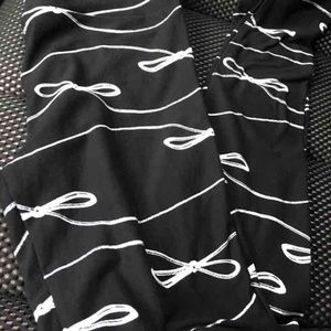 BNWOT LuLaRoe Black Ribbon Leggings