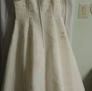 New Ivory Wedding Gown A Line With Embroidery