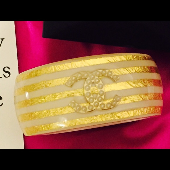 Chanel Gold and Pearl Lucent Cuff- 100% authentic - Picture 2 of 3