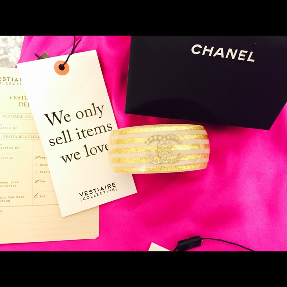 Chanel Gold and Pearl Lucent Cuff- 100% authentic - Picture 3 of 3