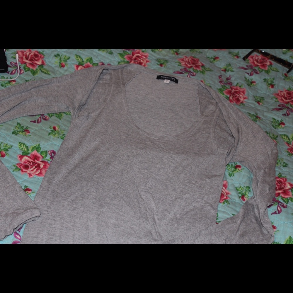 ✂️FINAL PRICE CUT✂️Gray longsleeve shirt w cutouts