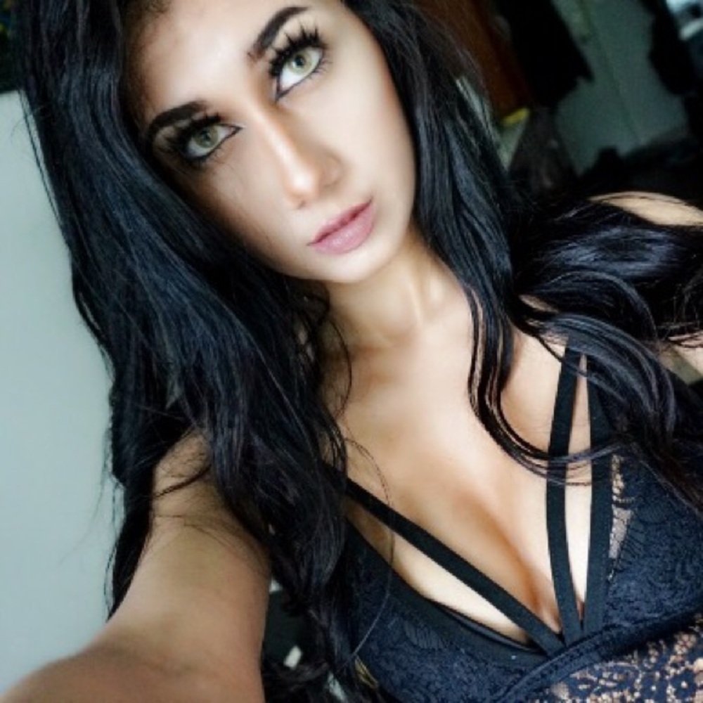 Meet your Posher, Becca