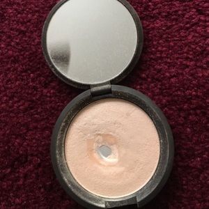 Becca moonstone highlighter