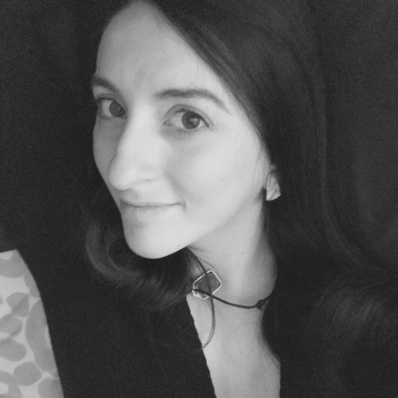 Meet your Posher, Ariana - Picture 1 of 1