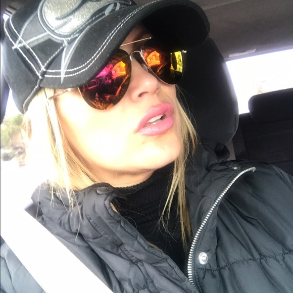 Meet your Posher, Eva - Picture 1 of 1