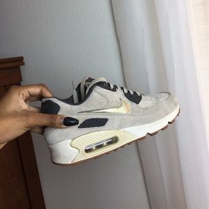 Woman's Nike Air Max (Suede)