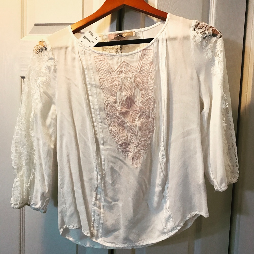 NWT Absolutely stunning white/pink lace top