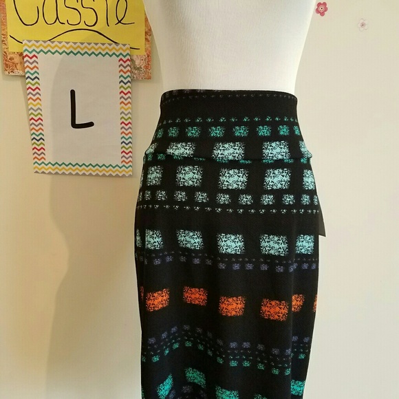 Lularoe L Cassie - Picture 1 of 1