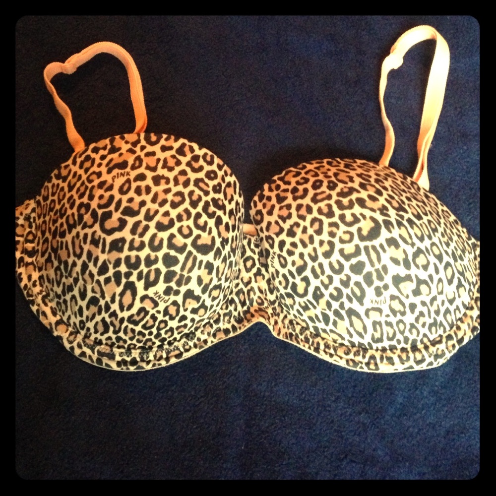 Pink leopard design bras size 34D❣