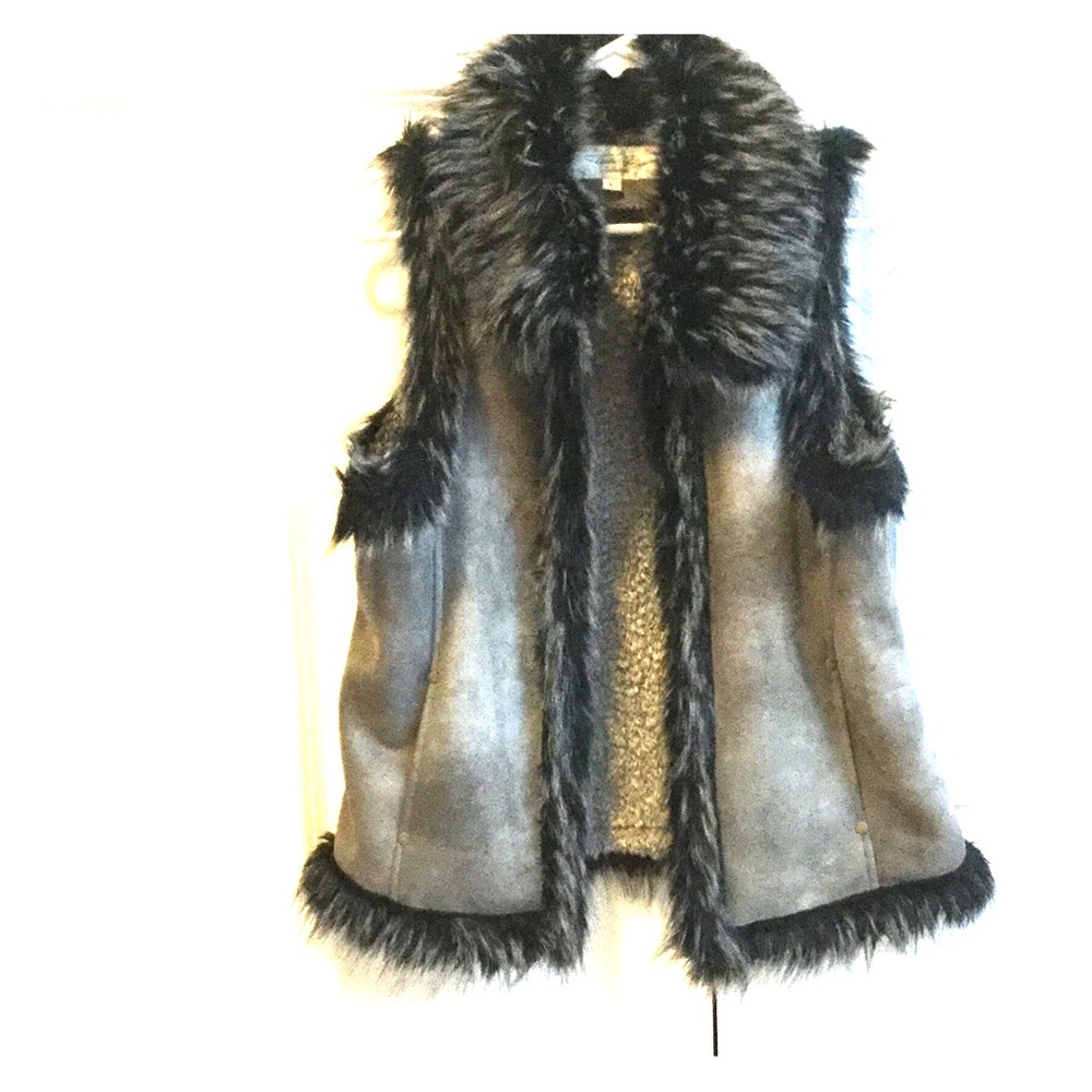Beautiful sued and faux fur winter vest.