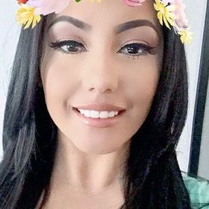 Meet your Posher, Alma