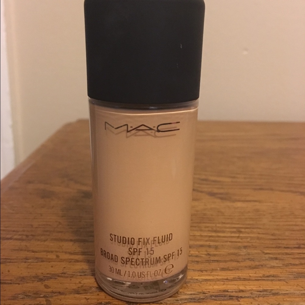 Mac Studio Fix Fluid Foundation, SPF 15