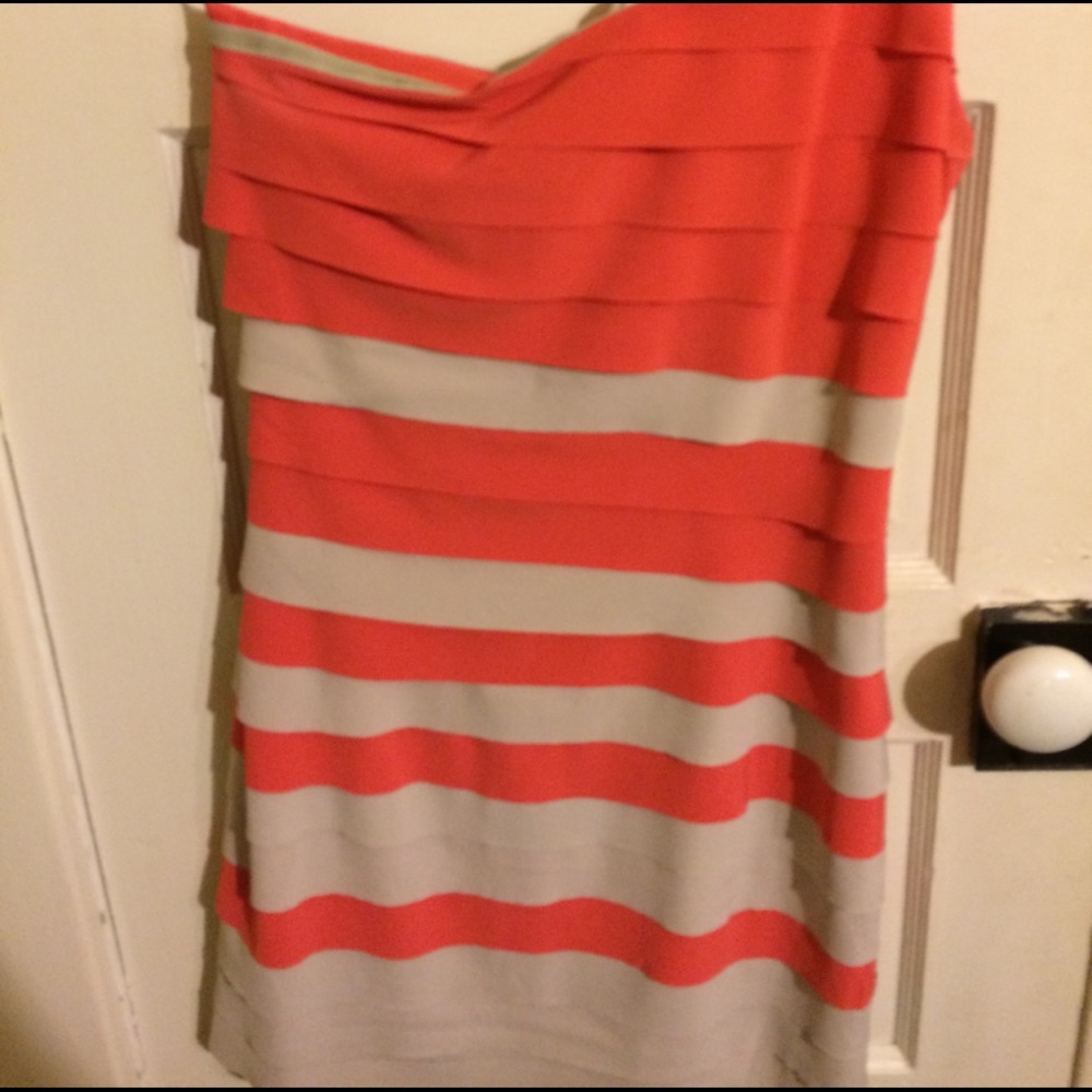 Dress - Picture 2 of 3