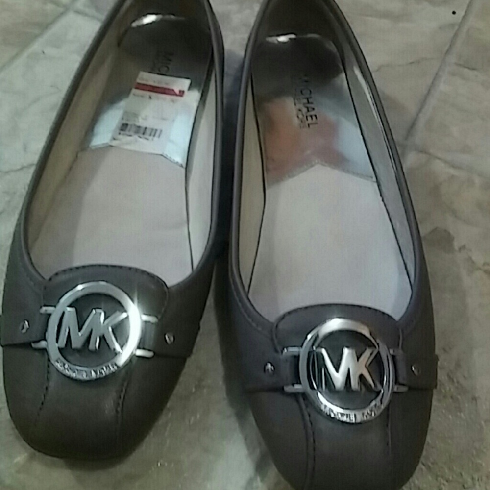 HUGE SALE!! ON MICHAEL KORS SHOES DON'T MISS OUT