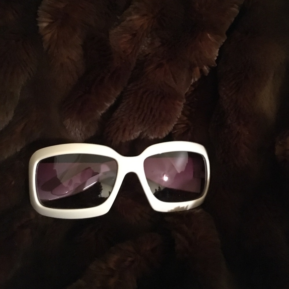 Inspired white framed sunnies